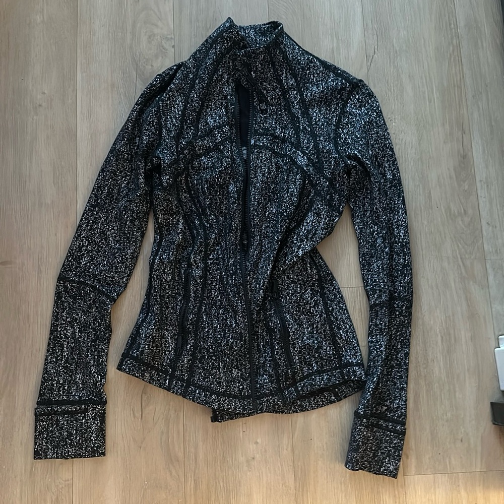 Lululemon zip up blackk and white pattern